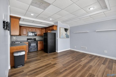 Enjoy lakeside living in this beautifully updated 1BR/1BA condo - photo 4