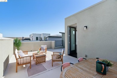 Modern Living in Marina Bay in this stylish and spacious - photo 35