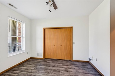 Motivated Seller. 1 Bedroom + Den. Enjoy easy, low-maintenance - photo 37
