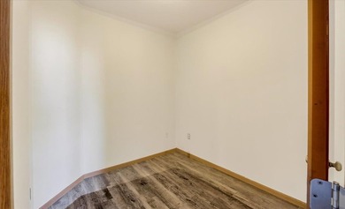 Motivated Seller. 1 Bedroom + Den. Enjoy easy, low-maintenance - photo 40