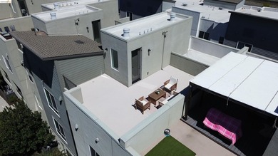 Modern Living in Marina Bay in this stylish and spacious - photo 41
