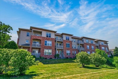 Motivated Seller. 1 Bedroom + Den. Enjoy easy, low-maintenance - photo 42