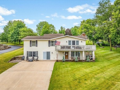 Welcome to lake living at its finest! Situated on 1.17 acres - photo 1