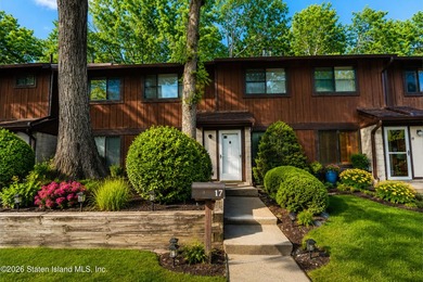Welcome to this 2-bedroom, 2-bath condominium in the desireable - photo 2
