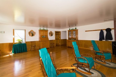 Welcome to a rare and remarkable property that combines country - photo 6