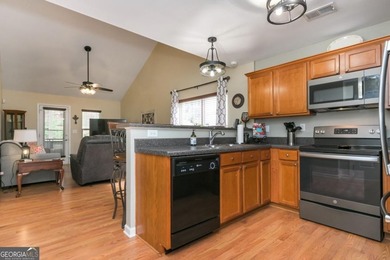 Welcome Home! Come see this well maintained End Unit Townhome in - photo 7