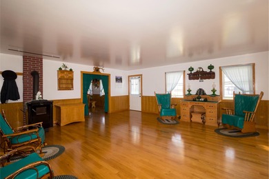 Welcome to a rare and remarkable property that combines country - photo 7
