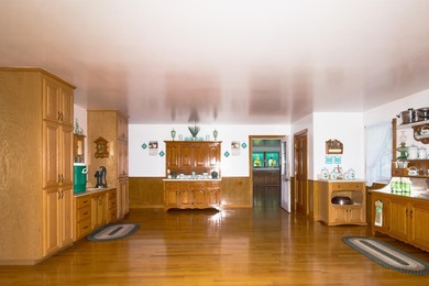 Welcome to a rare and remarkable property that combines country - photo 10