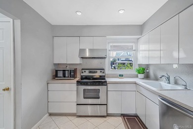 Welcome to your bright and inviting 3-bedroom, 2-bath ranch - photo 11