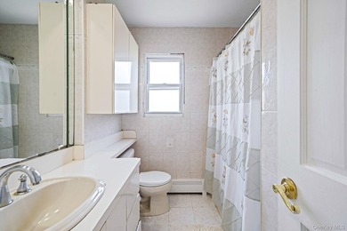 Welcome to your bright and inviting 3-bedroom, 2-bath ranch - photo 15