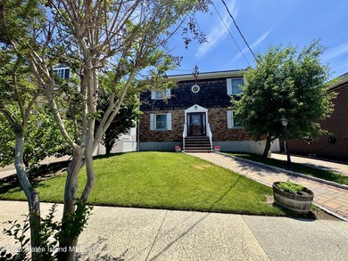 First time being offered for sale! Beautiful Center Hall - photo 3