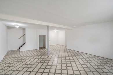 Welcome to your bright and inviting 3-bedroom, 2-bath ranch - photo 24