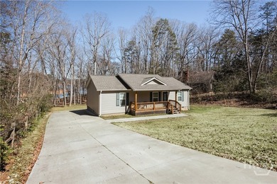 Welcome to your own slice of paradise on Lake Hartwell! This - photo 29