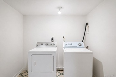 Welcome to your bright and inviting 3-bedroom, 2-bath ranch - photo 29