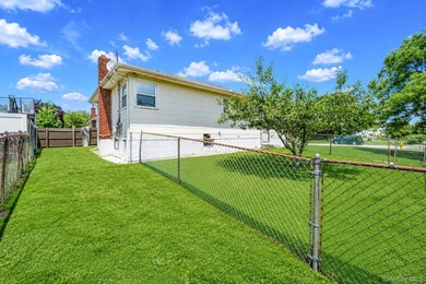 Welcome to your bright and inviting 3-bedroom, 2-bath ranch - photo 30