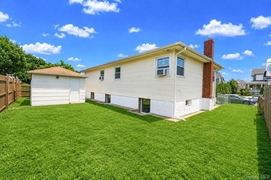 Welcome to your bright and inviting 3-bedroom, 2-bath ranch - photo 31