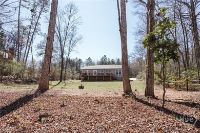 Welcome to your own slice of paradise on Lake Hartwell! This - photo 37