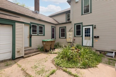 Excellent investment opportunity or ideal owner-occupant duplex! - photo 2