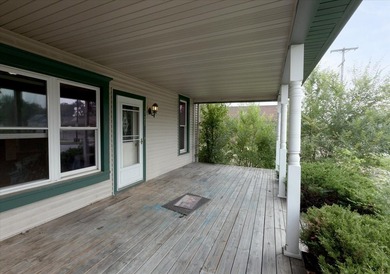 Excellent investment opportunity or ideal owner-occupant duplex! - photo 3
