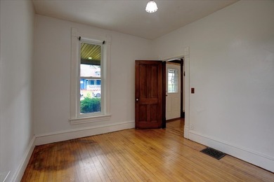 Excellent investment opportunity or ideal owner-occupant duplex! - photo 7