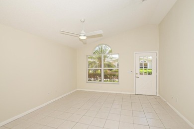 Move-in ready 2/2 Jasmine Villa in a charming courtyard setting - photo 7