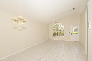 Move-in ready 2/2 Jasmine Villa in a charming courtyard setting - photo 9