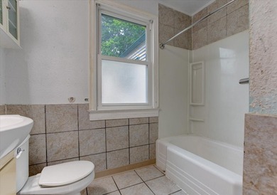 Excellent investment opportunity or ideal owner-occupant duplex! - photo 10