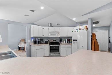 Short Sale Opportunity. Spacious 3-bedroom, 2-bath home offering - photo 7