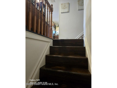 Superb Annadale location near train, buses, shops and - photo 3