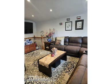 Superb Annadale location near train, buses, shops and - photo 4