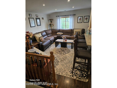 Superb Annadale location near train, buses, shops and - photo 5