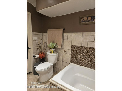 Superb Annadale location near train, buses, shops and - photo 10