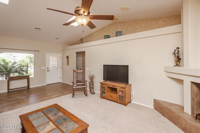 Beautifully maintained single-owner home offering 3 bedrooms, 2 - photo 11