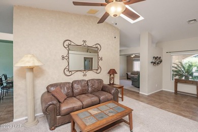 Beautifully maintained single-owner home offering 3 bedrooms, 2 - photo 13
