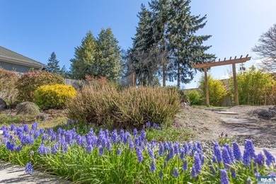 Quality-built custom home by Joe Fazio. Golf course views from - photo 13