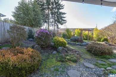 Quality-built custom home by Joe Fazio. Golf course views from - photo 14