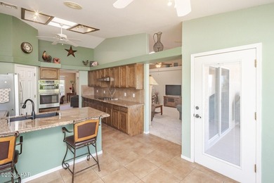 Beautifully maintained single-owner home offering 3 bedrooms, 2 - photo 15