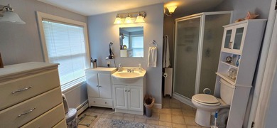 This light-filled 6-bed, 4-bath vintage home on Riverside Drive - photo 16