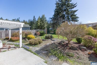 Quality-built custom home by Joe Fazio. Golf course views from - photo 20