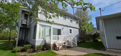 This light-filled 6-bed, 4-bath vintage home on Riverside Drive - photo 20