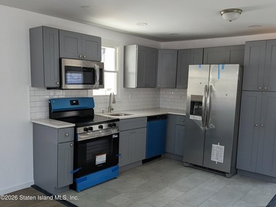 Stop renting and buy your dream home by the beach! This detached - photo 2