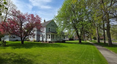 This light-filled 6-bed, 4-bath vintage home on Riverside Drive - photo 24