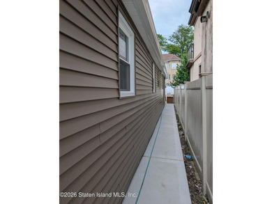 Stop renting and buy your dream home by the beach! This detached - photo 6