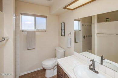 Beautifully maintained single-owner home offering 3 bedrooms, 2 - photo 32