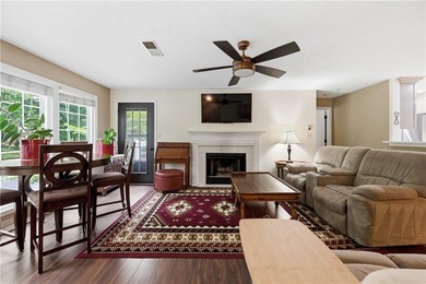 Beautiful, top-level 2bed/2bath turn-key condo in the hidden gem - photo 3