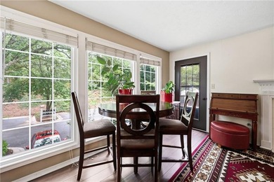 Beautiful, top-level 2bed/2bath turn-key condo in the hidden gem - photo 5
