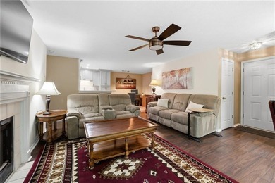 Beautiful, top-level 2bed/2bath turn-key condo in the hidden gem - photo 7
