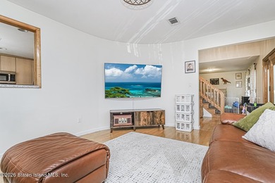 Open House 6/20 & 6/21 12-2pm. Located in the heart of Dongan - photo 8
