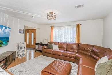 Open House 6/20 & 6/21 12-2pm. Located in the heart of Dongan - photo 9