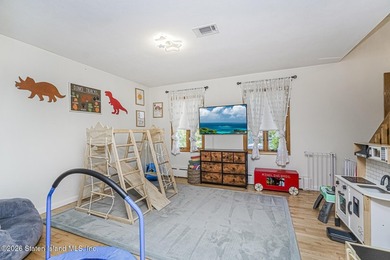 Open House 6/20 & 6/21 12-2pm. Located in the heart of Dongan - photo 10